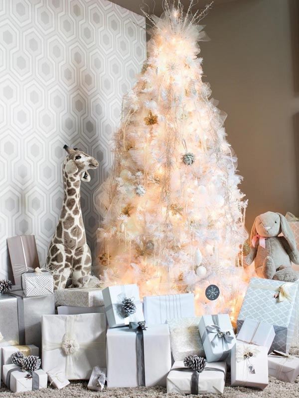 decoracion-de-arboles-de-navidad-blanco-regalos-salon