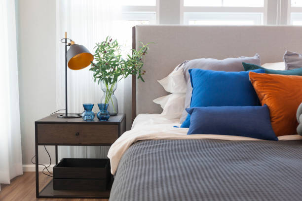 Como colocar cojines en la cama colores llamativos